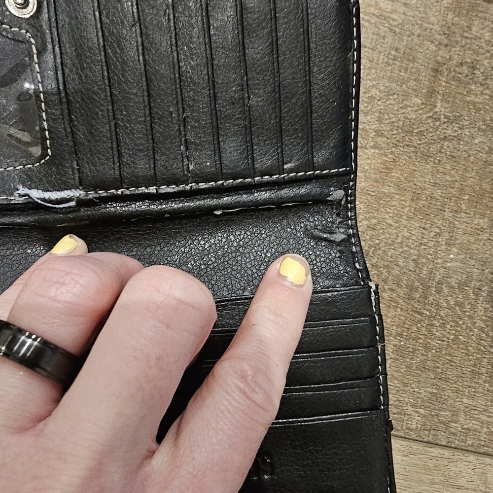 Roots BEAUTIFUL Genuine Leather Wallet - Picture 5 of 10
